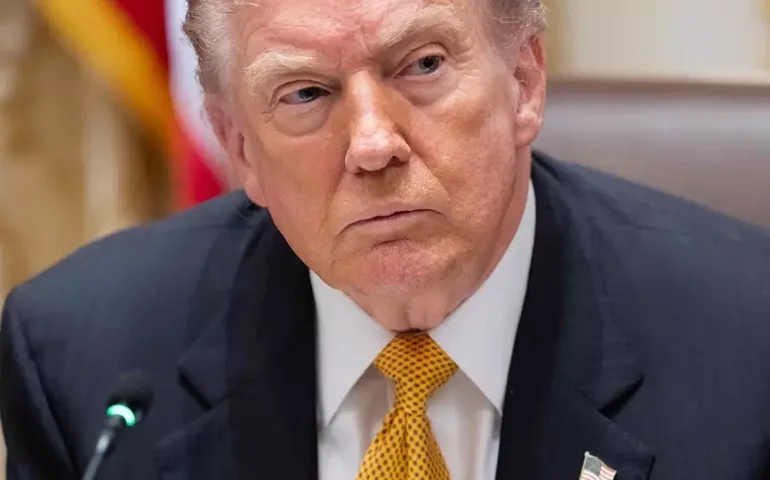 Trump cogita encontro com Putin e avalia isenção à Hungria