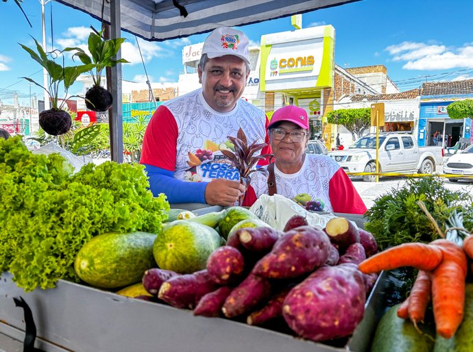 Comercialização de alimentos saudáveis fortalece cadeia produtiva local no Circuito de Feiras da Agricultura Familiar