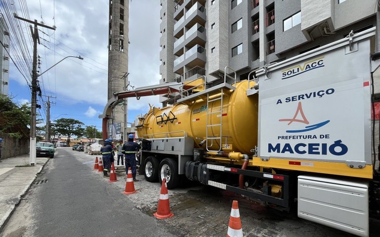 Prefeitura de Maceió faz mais de 200 tamponamentos de ligações irregulares de esgoto