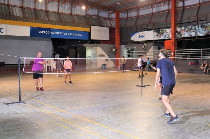 Sesc oferece aulas gratuitas de futsal, ginástica rítmica, voleibol e badminton