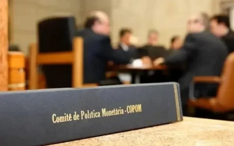 Firjan vê início da queda da Selic como positivo, mas reforça necessidade de rigor fiscal