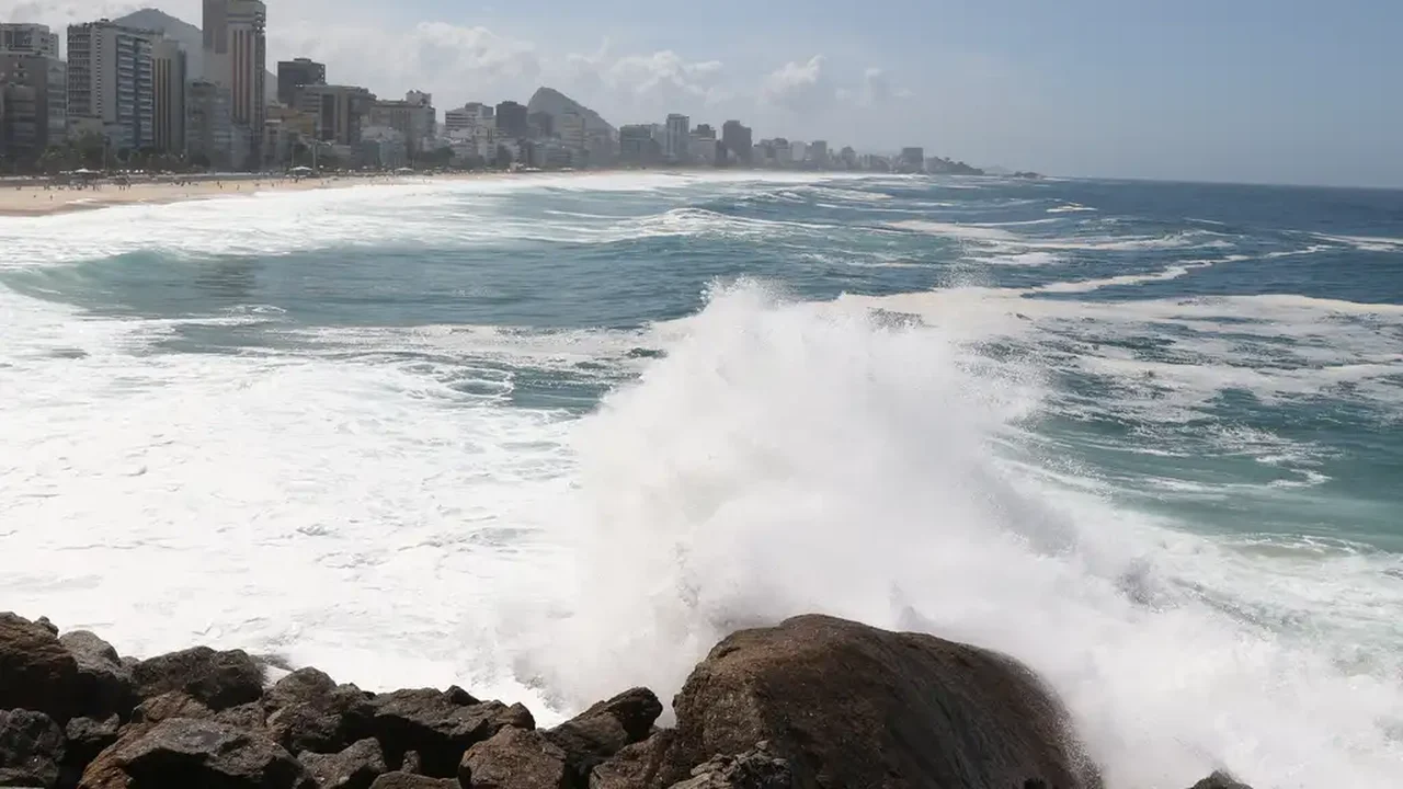 Prefeitura do Rio inicia distribuição de mais de 5 mil autonomias de táxi