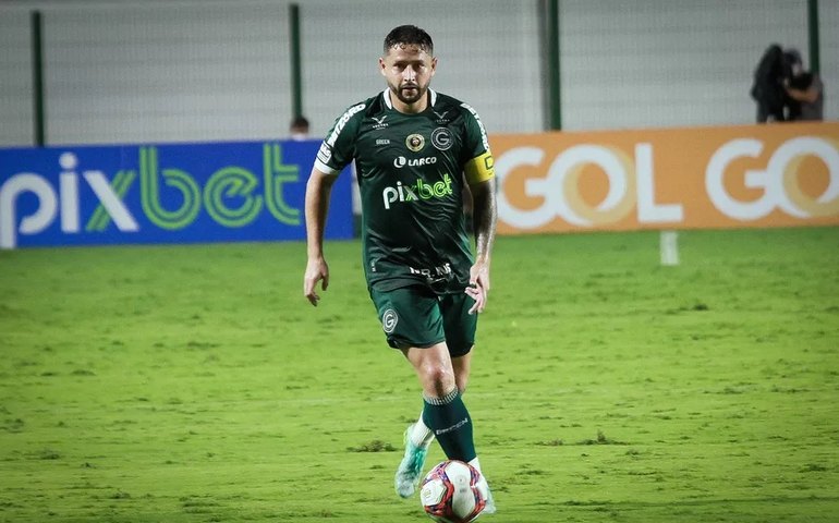 Ponte Preta oficializa chegada de meia Elvis para a sequência da Série B