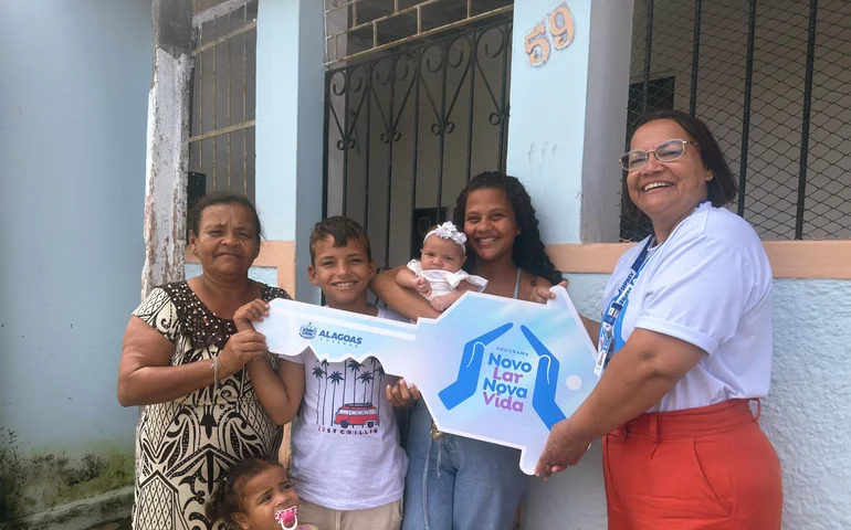 Novo Lar Nova Vida: Alagoana que vivia há 15 anos em situação de rua é beneficiada com moradia digna