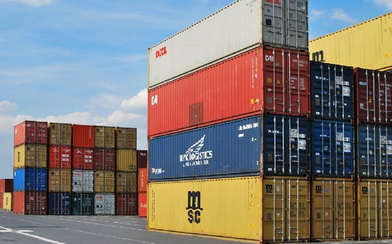 Exportações da China para os EUA caem 27% em setembro na comparação anual