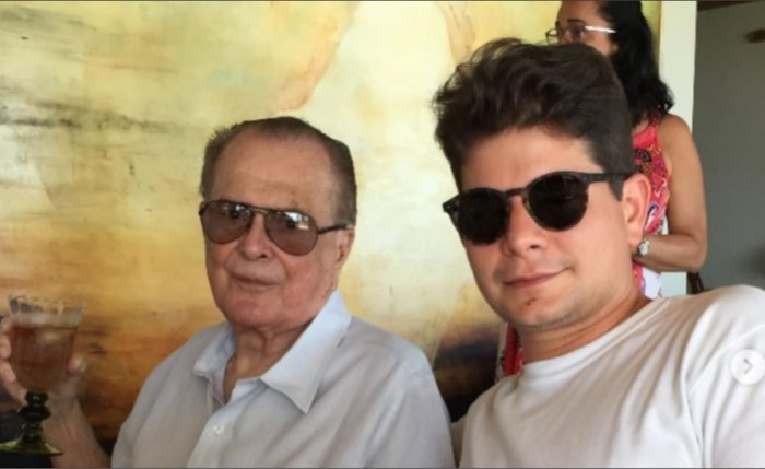 Neto de JL, que faleceu no ano passado, Fernando Lyra cobra R$ 12 mil a título de indenização trabalhista Neto de JL, que faleceu no ano passado, Fernando Lyra cobra R$ 12 mil a título de indenização trabalhista