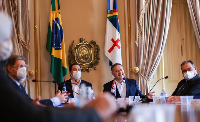 Redução da carga tributária chega a aproximadamente 50% nessas operações Redução da carga tributária chega a aproximadamente 50% nessas operações