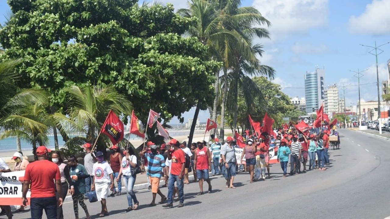 Terras do Grupo João Lira: Movimentos sociais em protesto acampam na Praça Sinimbu