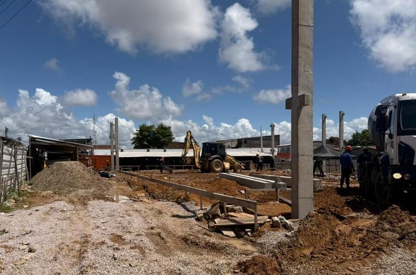 Prefeitura inicia fixação dos pilares do novo mercado público do Jacintinho