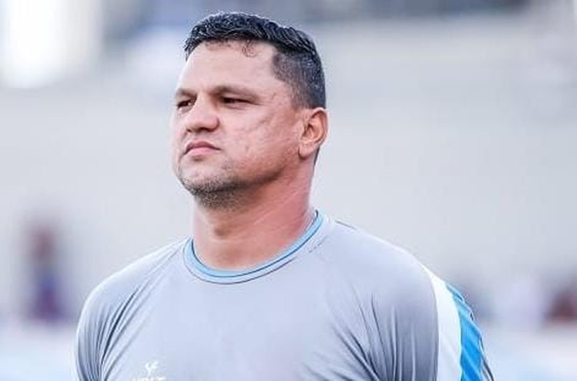 Presidente do Coruripe apresenta o técnico Bebeto Moraes para a temporada 2026