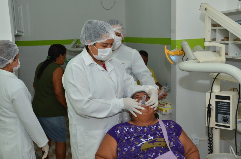 CEO de São Miguel dos Campos entrega próteses dentárias gratuitas