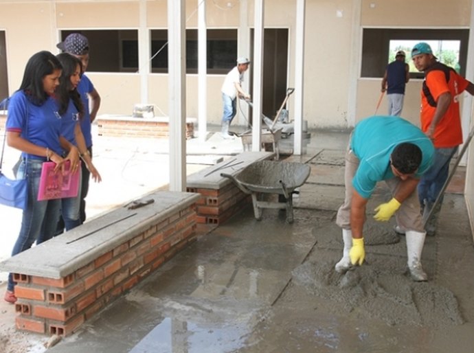Escola em construção leva gestores, pais e estudantes a sonhar