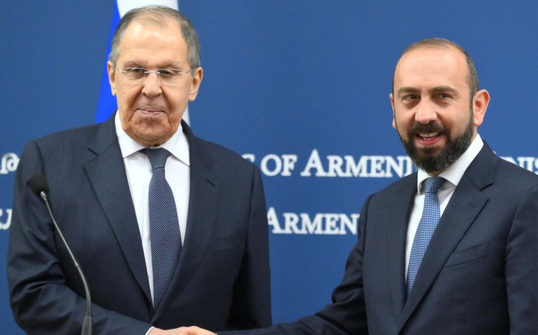 Chanceler russo Lavrov mantém um telefonema com seu homólogo armênio, diz MRE da Rússia