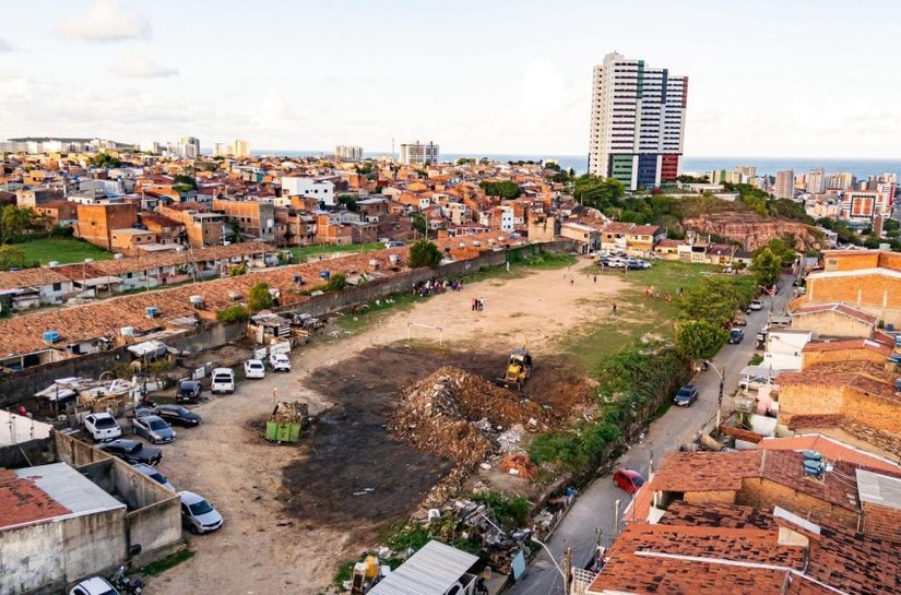 JHC assina ordem de serviço para construção do Gigantinhos Jacintinho
