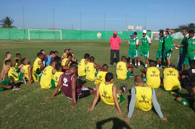 Coruripe se reapresentou nesta terça e continua se preparando para o estadual