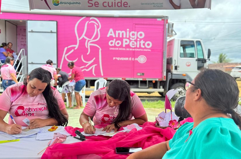 Com caminhão Amigo do Peito e diversas ações, Saúde de Branquinha inicia Outubro Rosa