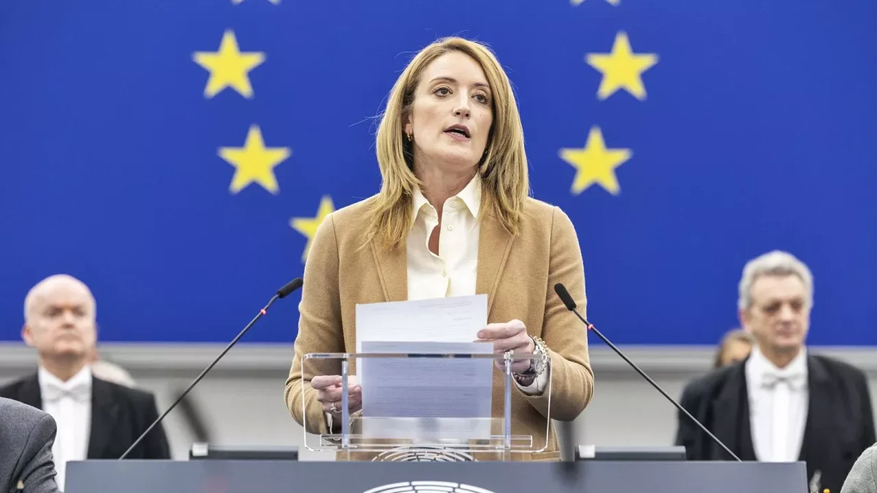 Parlamento Europeu reelege presidente conservadora, com avanço da ultradireita como pano de fundo