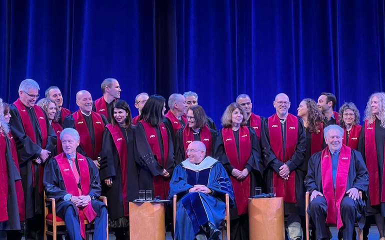 Universidade de Haifa condecora Bill Clinton e John Sexton