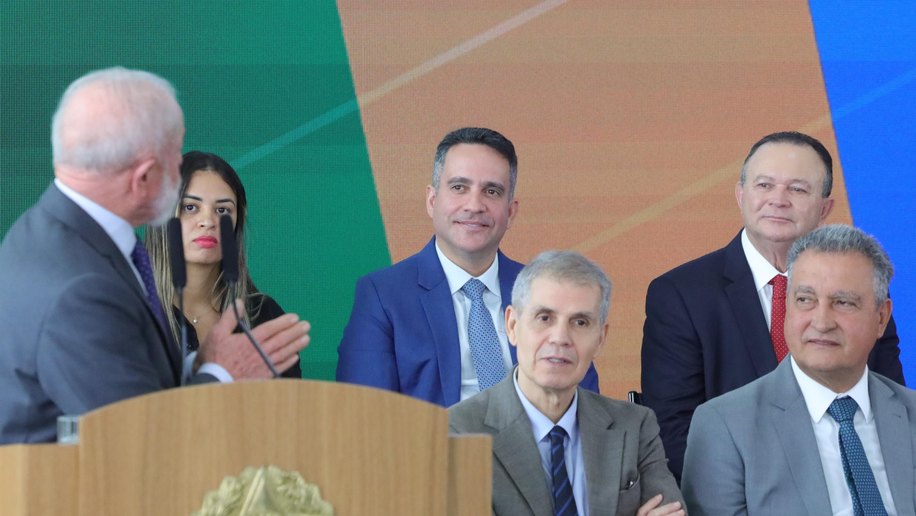 Durante cerimônia no Planalto, Paulo Dantas enfatiza avanços de Alagoas e apoia a CNH do Brasil