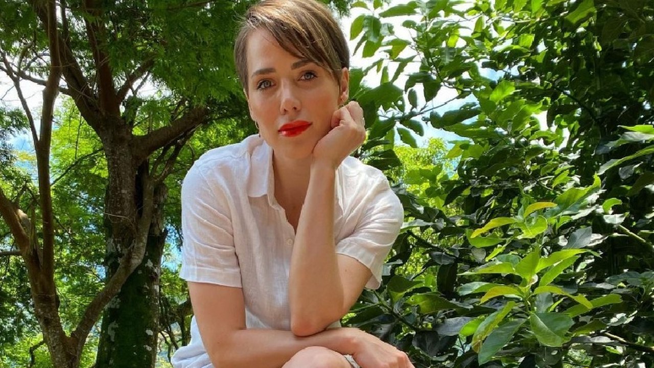 Letícia Colin brinca sobre parto adiantado e mudança de signo do filho