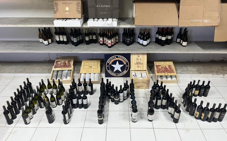 Receita Federal apreende 184 garrafas de vinhos argentinos em transportadora de Maceió