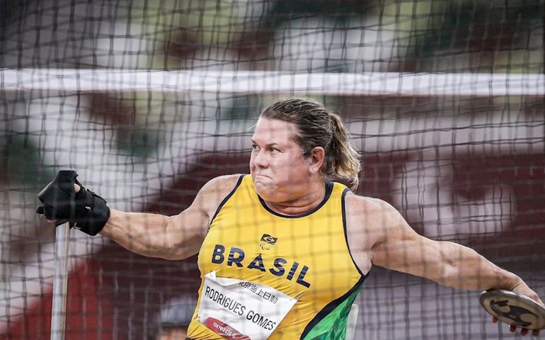 Beth Gomes bate recorde mundial da prova de lançamento de disco