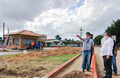 Prefeitura vai entregar praça revitalizada, Arapiraquinha e escola na Primavera e Arnon de Mello