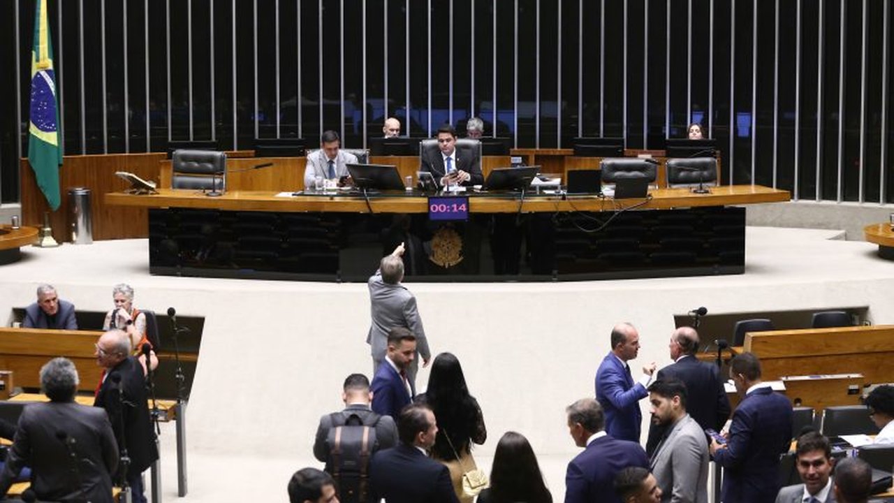 Datafolha: maioria não sabe citar deputados federais ou senadores em exercício