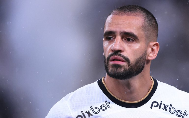 Renato Augusto tem boa evolução e espera liberação para treinar no campo