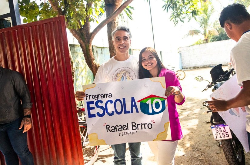 Mãe agradece a Rafael Brito após filha ingressar na faculdade com apoio de programas educacionais