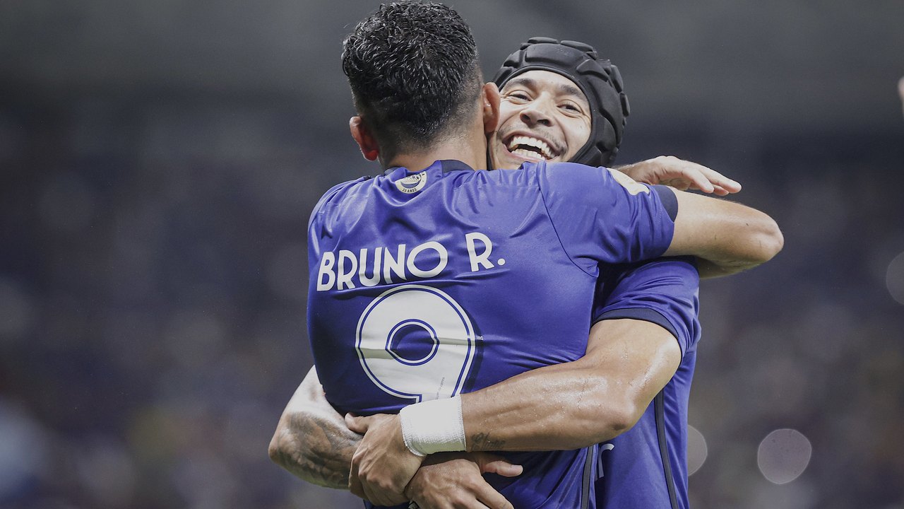 Cruzeiro faz 3 a 0 no Bahia e se distancia da zona de rebaixamento do Brasileirão