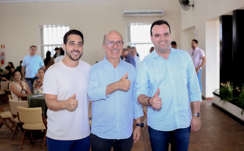 Prefeito Ronaldo Lopes recebe deputado Luciano Amaral para visitar obras em Penedo
