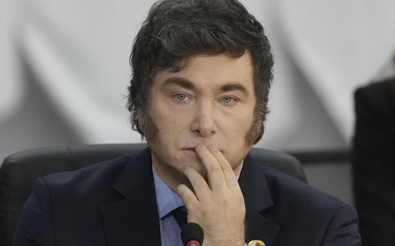 Derrota para Milei: Congresso da Argentina aprova aumento nas aposentadorias