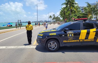 Agentes da SMTT no projeto ‘Na Orla é Massa’ garante organização do trânsito