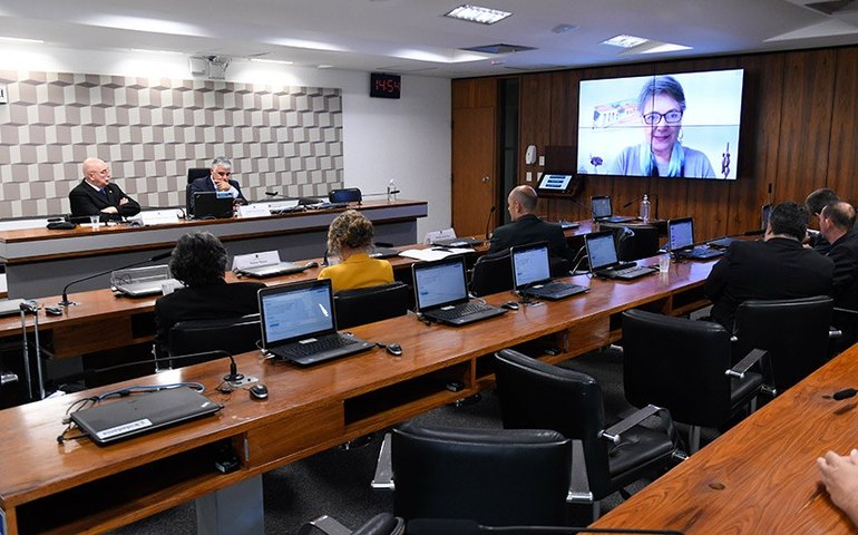 Falta de dados e de investimento emperra política de prevenção a suicídio, aponta debate