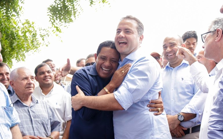 Renan e Júlio inauguram Sistema de Abastecimento de Água em Lagoa do Caldeirão