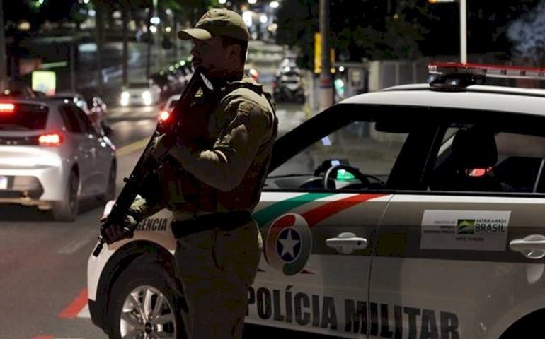 Mulher atropela menino de 11 anos após briga entre famílias em Santa Catarina