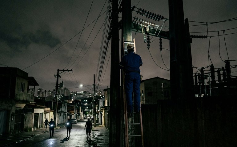 Apagão na madrugada atingiu todos os estados do país; veja mais afetados
