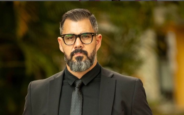 Mulher de Juliano Cazarré pede oração para filha: 'Temperatura e frequência cardíaca instáveis'