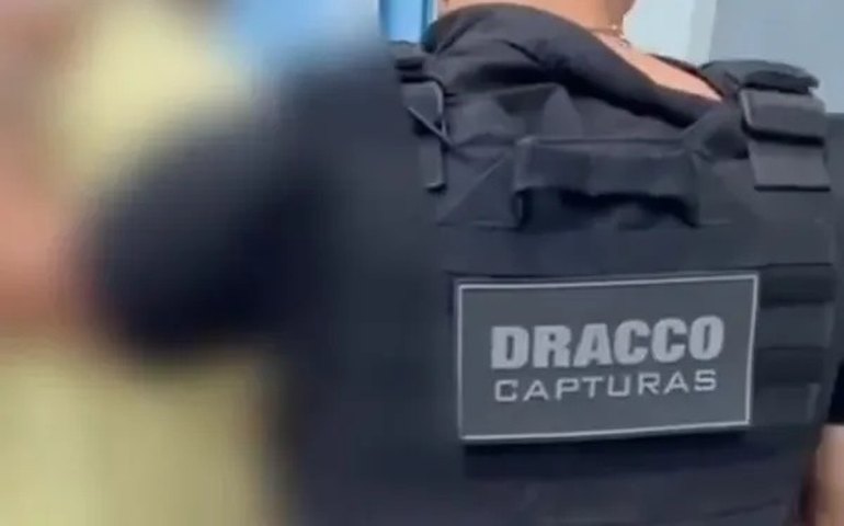 Preso homem acusado de estuprar e de obrigar vítima a comer areia