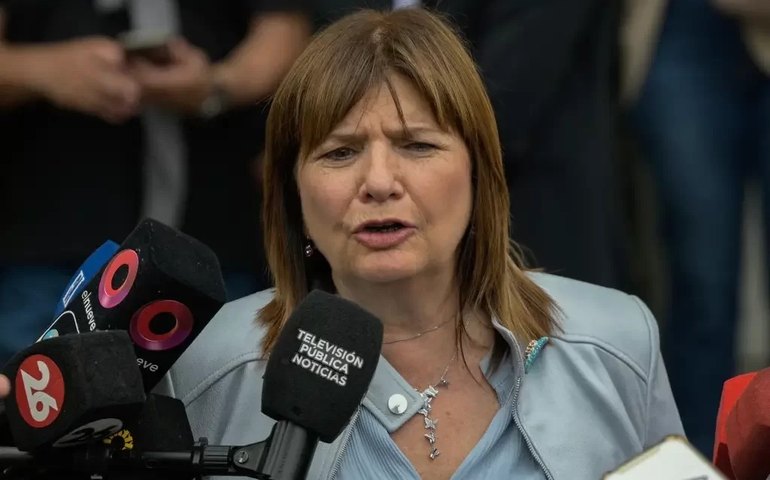 Argentina: 3ª colocada no domingo, Patricia Bullrich anuncia apoio a Milei no 2º turno