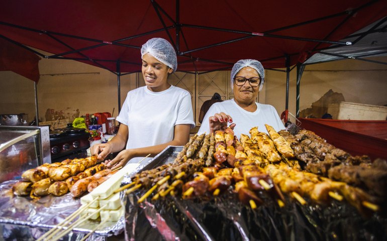 Ambulantes comemoram oportunidade de faturar 13º no Verão Massayó