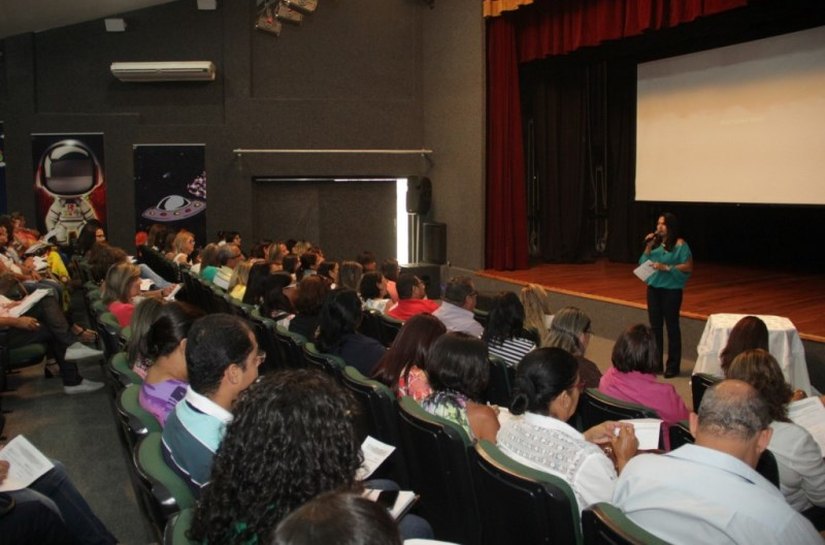 Educação de Arapiraca debate proposta de reestruturação do calendário 2017