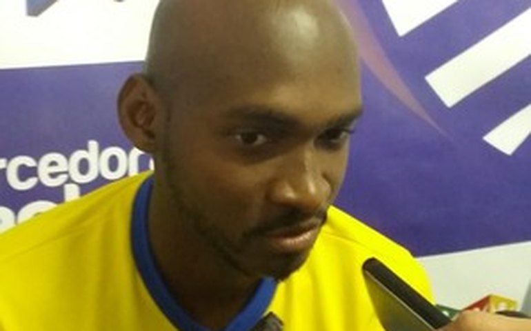 Leandro Souza define briga por vaga no time do CSA: &#8220;A disputa é boa&#8221;