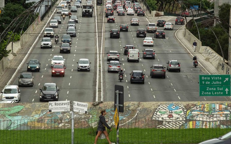 Obra para recuperação do Elevado do Glicério provoca desvios na região central de SP