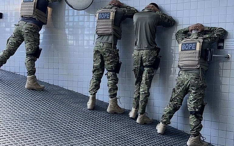 Policiais frustram tentativa de assalto de criminosos disfarçados de militares m Maceió