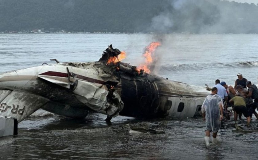 Avião de pequeno porte cai em Ubatuba, no litoral de SP; duas pessoas morreram