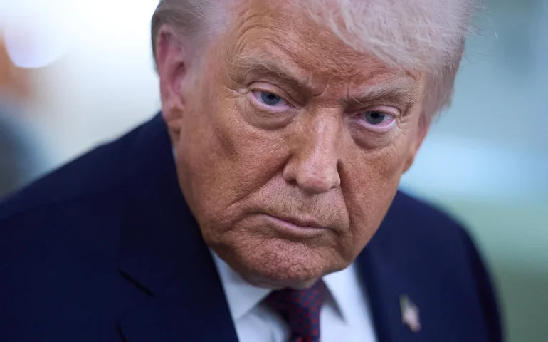 Trump afirma que uso de força contra Irã pode ser necessário, mas ainda não decidiu