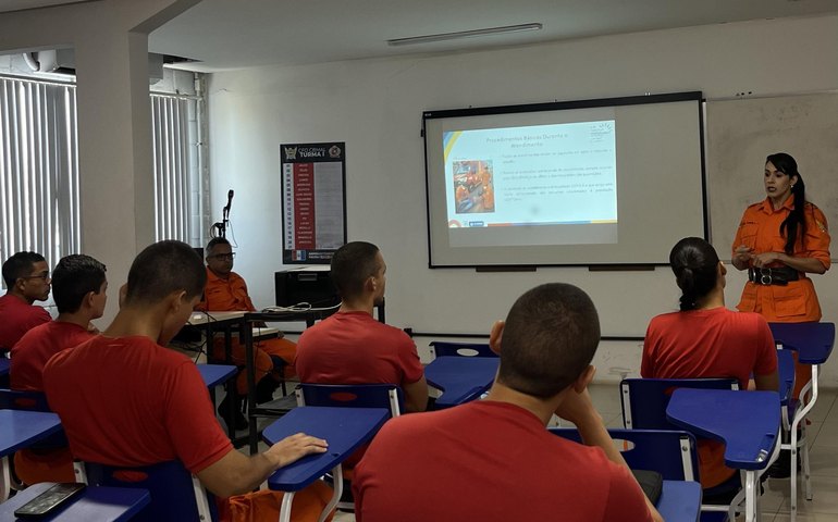Chefia de Segurança da Mulher promove palestra sobre atendimento a pessoas LGBTQIAPN+ para alunos do Corpo de Bombeiros