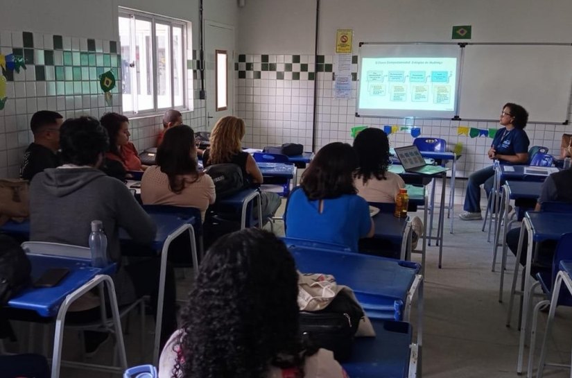 Saúde realiza ação preventiva sobre vape e tabagismo em escola municipal